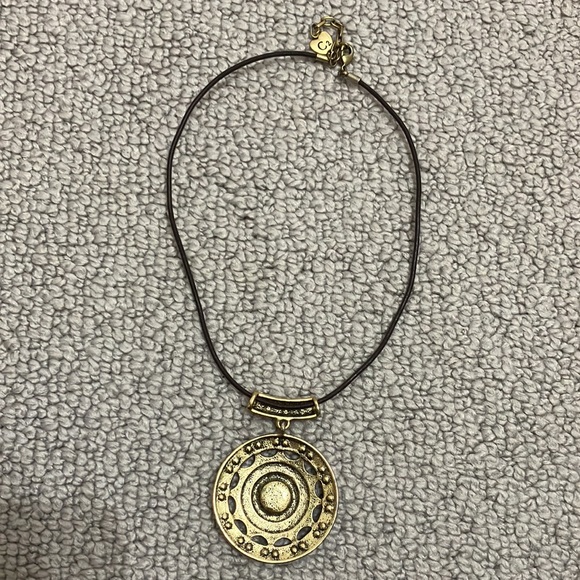 Vintage Medallion Pendant Necklace - Picture 4 of 5